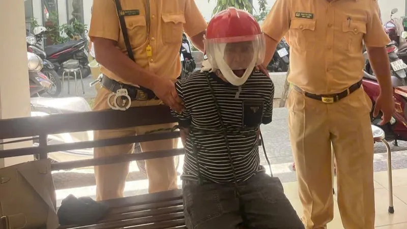 Đối tượng T.N.H.T. có biểu hiện ngáo đá. Ảnh: CACC