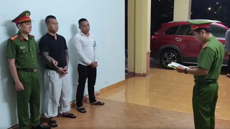 Nguyễn Tường và Đồng Phước Hiệu tại cơ quan điều tra. Ảnh: CACC