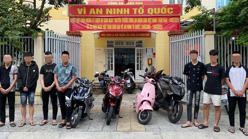 Thiếu niên 16 tuổi vô cớ bị nhóm côn đồ đánh mù mắt