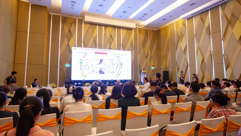 Hội nghị diễn ra sôi nổi với các phiên thảo luận chuyên sâu