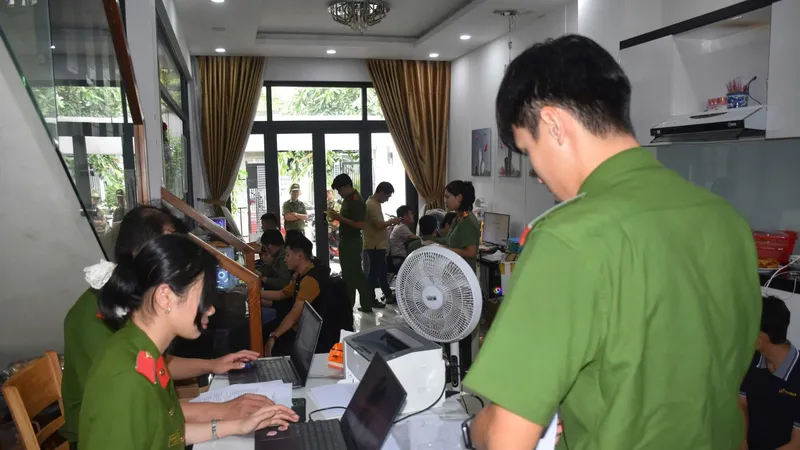 Công an Đà Nẵng phá đường dây sử dụng trái phép thông tin mạng máy tính, mạng viễn thông để thực hiện hành vi vi phạm pháp luật. Ảnh: CACC