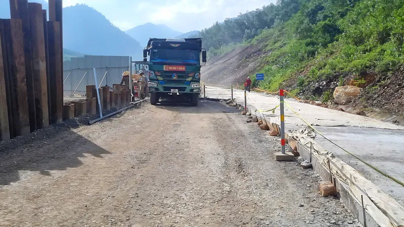 Tổ chức thông xe một làn trên cao tốc La Sơn - Hòa Liên từ sáng 10-11