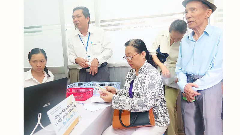 Chỉ 21% tổng số tiền lương hưu và trợ cấp bảo hiểm xã hội được chi trả qua ATM