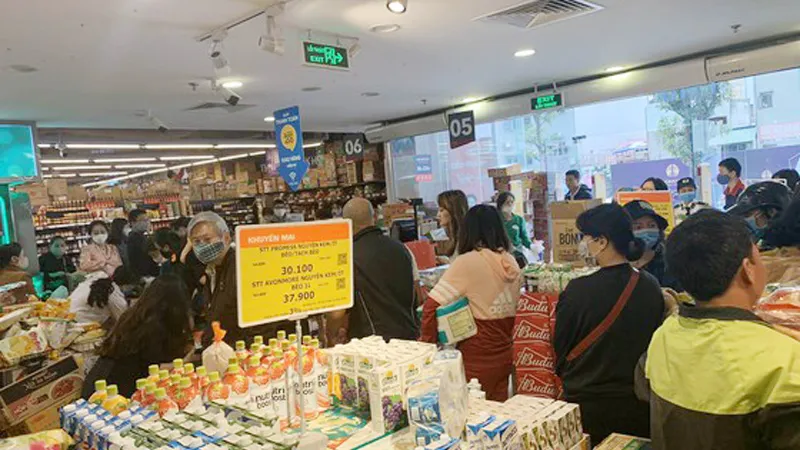 VinMart và VinMart+ khuyến nghị khách hàng hợp tác với nhân viên siêu thị để đo thân nhiệt; đeo khẩu trang trong suốt 100% thời gian mua sắm tại siêu thị và cửa hàng...