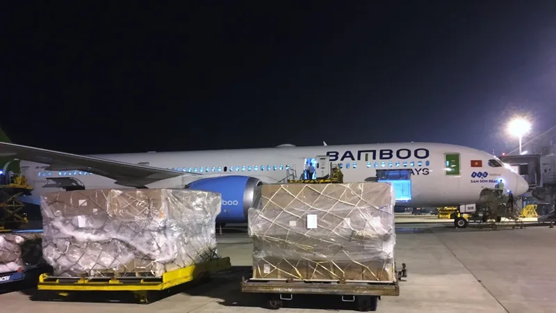Bamboo Airways tặng vé tổ chức, cá nhân hoạt động hỗ trợ đồng bào bị lũ lụt miền Trung