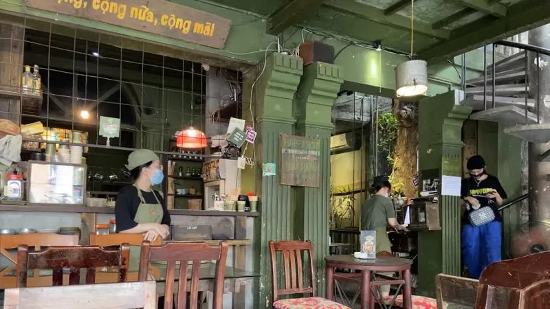 Hà Nội: Hàng, quán tìm cách thích ứng với dịch Covid-19