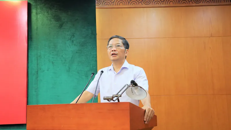 Đồng chí Trần Tuấn Anh, Ủy viên Bộ Chính trị, Trưởng Ban Kinh tế Trung ương, Trưởng Ban Chỉ đạo tổng kết Nghị quyết 39-NQ/TW phát biểu tại hội thảo