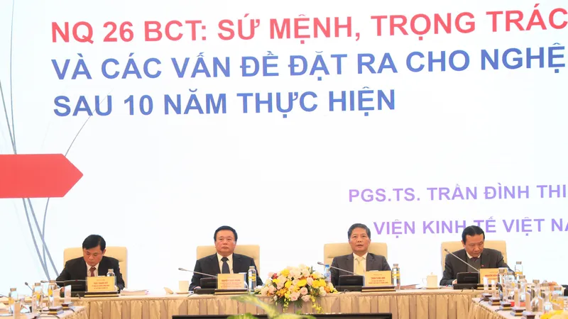 Đoàn chủ tịch điều hành hội thảo