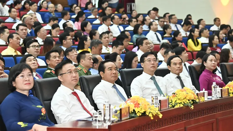 Các đồng chí lãnh đạo, nguyên lãnh đạo Đảng, Nhà nước và TPHCM dự Đại hội Thi đua yêu nước TPHCM lần thứ I (2025 - 2030), ngày 25-10