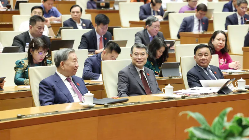 Tổng Bí thư, Chủ tịch nước Tô Lâm, Thủ tướng Lê Minh Hưng, Thường trực Ban Bí thư Trần Cẩm Tú và các đại biểu Quốc hội dự phiên họp tại hội trường Diên Hồng, chiều 20-4. Ảnh: QUANG PHÚC