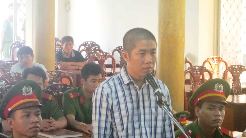 Cao Quốc phong trước vành móng ngựa. Ảnh: NHƯ NGUYỄN