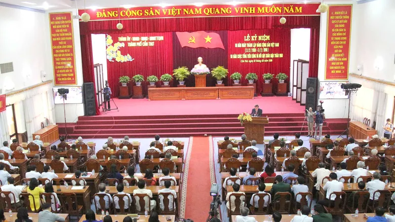 Quang cảnh lễ kỷ niệm. Ảnh: HÀM LUÔNG