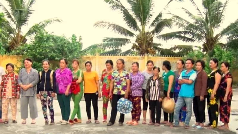 Nhóm đối tượng tham gia đánh bạc. Ảnh: TUẤN QUANG