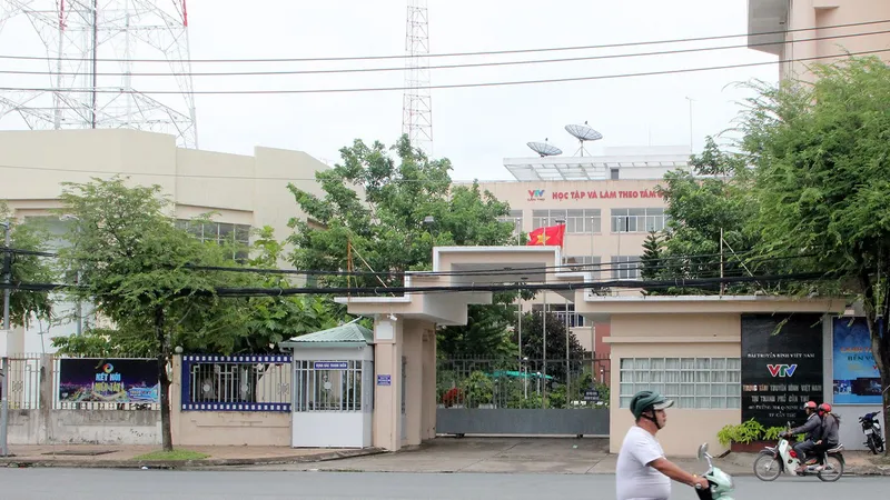 Bắt đối tượng ôm bình gas lao vào trụ sở Trung tâm Truyền hình Việt Nam tại Cần Thơ