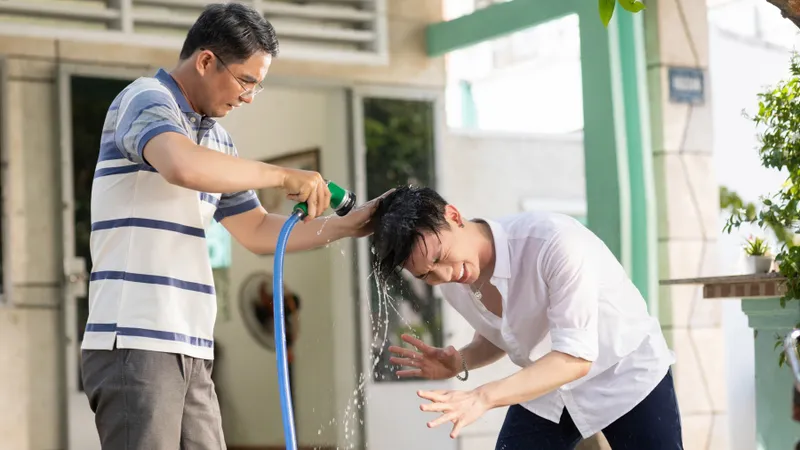Erik tái hợp Khắc Hưng tung ca khúc “Bao giờ đủ lớn”