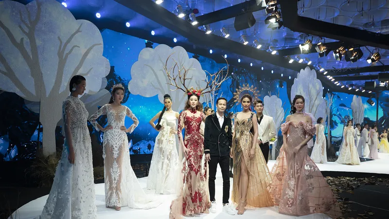 Khánh Vân, Lan Khuê, Lương Thuỳ Linh, Tường San khai mạc Vietnam Runway Fashion Week 2020