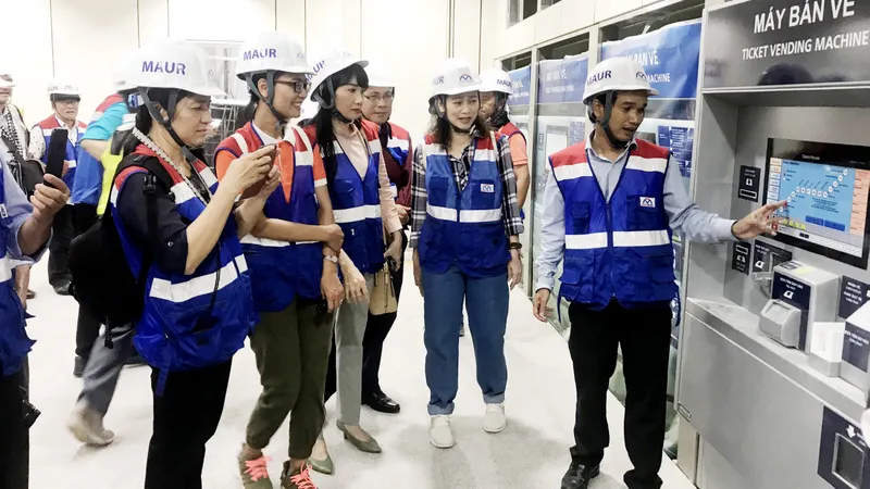 Văn nghệ sĩ tiêu biểu tham quan các công trình trọng điểm của TPHCM 2020