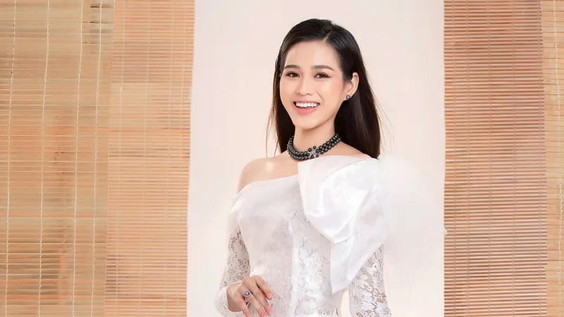 Cận cảnh nhan sắc tân ​Hoa hậu Đỗ Thị Hà 