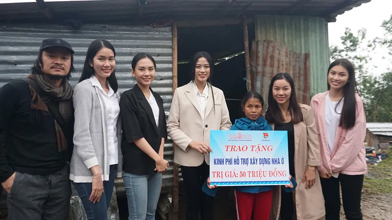 Hoa hậu Đỗ Thị Hà đến Nam Trà My hỗ trợ người dân xây 18 căn nhà mới