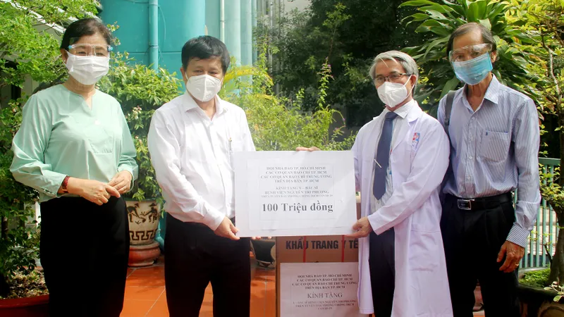 42 cơ quan báo chí hỗ trợ y bác sĩ tuyến đầu chống dịch tại TPHCM