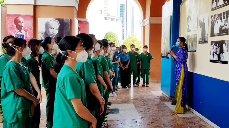 Đoàn y bác sĩ BV Bạch Mai, Trường CĐ Y tế Bạch Mai tham quan Bảo tàng Hồ Chí Minh - Chi nhánh TPHCM