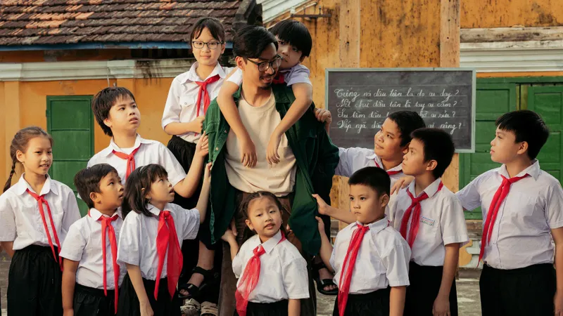 Đen Vâu lấy nước mắt những người con xa xứ với ca khúc “Mang tiền về cho mẹ”