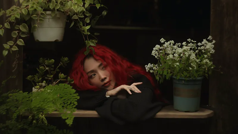 Tóc Tiên ra mắt MV “Từ những thói quen”