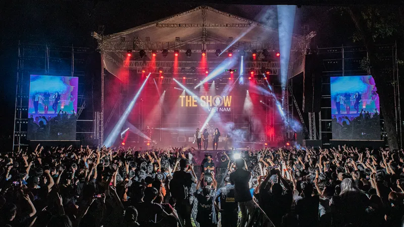 Gần 5.000 khán giả đến với Live concert “Đường đến ngày vinh quang” của Bức Tường
