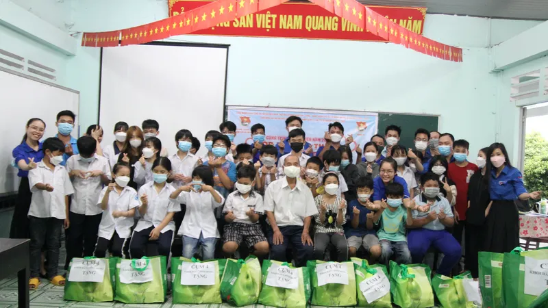 “Lớp học yêu thương” đến ​với 289 thiếu nhi có hoàn cảnh khó khăn