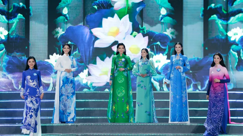 Áo dài được tôn vinh rực rỡ trong Chung khảo Toàn quốc Hoa hậu Thế giới Việt Nam 2022
