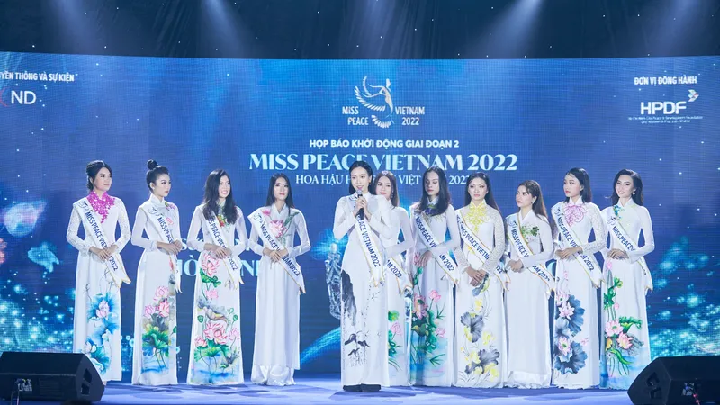 Các thí sinh tham gia cuộc thi “Hoa hậu Hòa Bình Việt Nam - Miss Peace 2022” tại TPHCM Ảnh: Fanpage Hoa hậu Hòa Bình Việt Nam - Miss Peace 2022