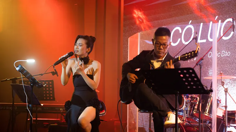 Ca sĩ Trini - “nàng thơ” Quốc Bảo “vẽ mình” trong liveshow Chân dung
