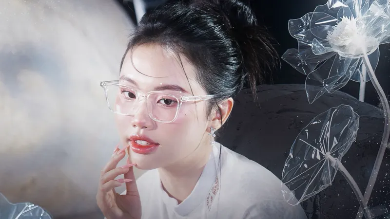 Phương Mỹ Chi xin lỗi khi MV mới bị khiếu nại vi phạm bản quyền