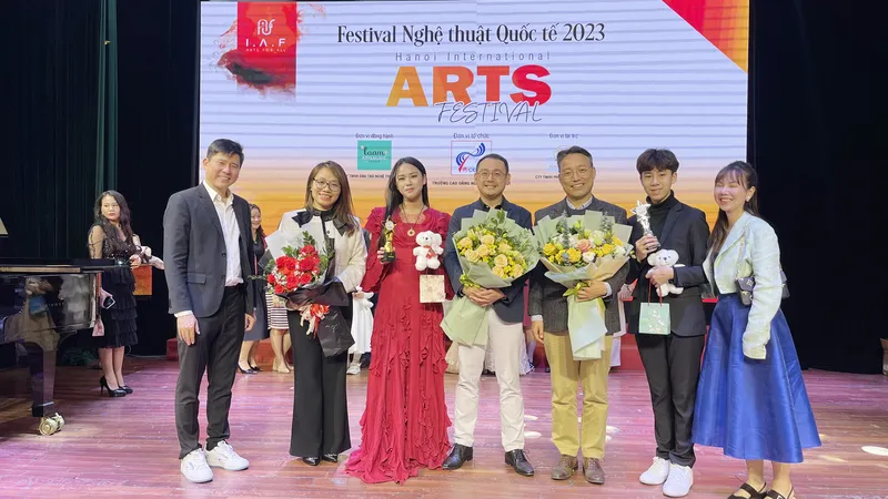 Bella Vũ giành Giải vàng quốc tế độc tấu piano