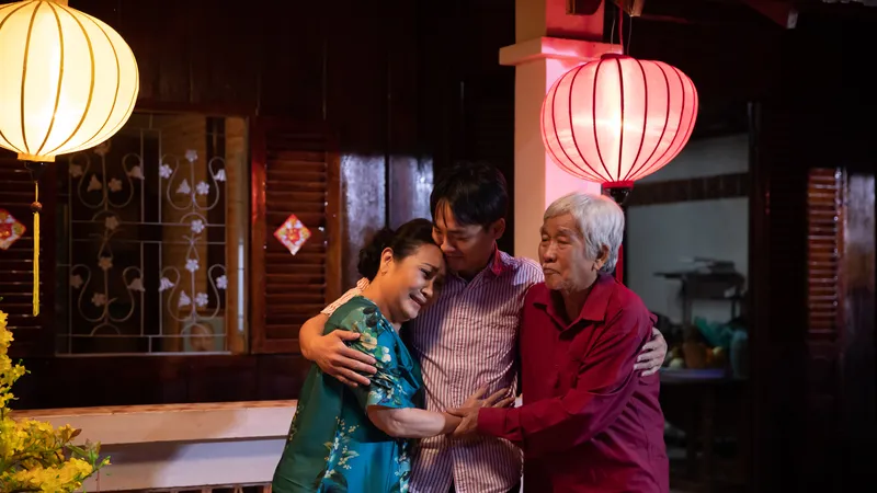 Đàm Vĩnh Hưng ra mắt MV Chuyến xe chiều 30 tết