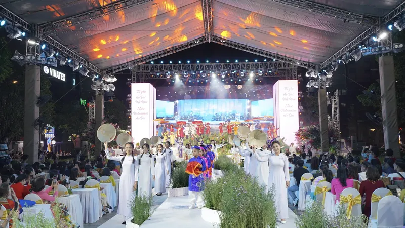 Tôn vinh áo dài với Chung kết Duyên dáng áo dài TPHCM 2023 