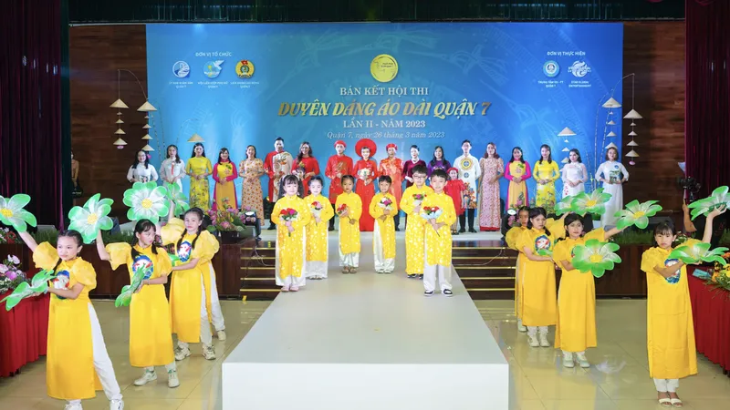 Hàng ngàn người tham dự hội thi Duyên dáng Áo dài quận 7