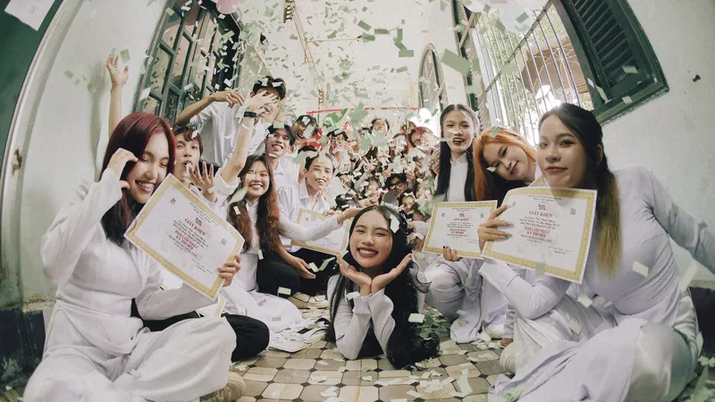 Phương Mỹ Chi lồng ghép văn học Việt vào MV mới