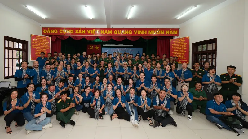 Đoàn văn nghệ sĩ TPHCM giao lưu, biểu diễn nghệ thuật tại Côn Đảo