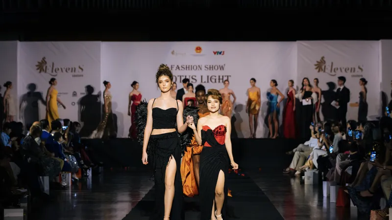 NTK Trần Phương Hoa ra mắt 50 thiết kế trong show kỷ niệm 50 năm quan hệ ngoại giao Việt Nam – Australia