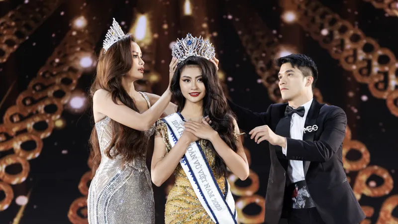 Người đẹp Bùi Thị Xuân Hạnh đăng quang Hoa hậu Hoàn vũ Việt Nam - Miss Cosmo Vietnam 2023