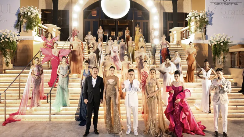 75 hoa hậu quốc tế hội tụ tại "Dreams Come True" của NTK Nguyễn Minh Tuấn