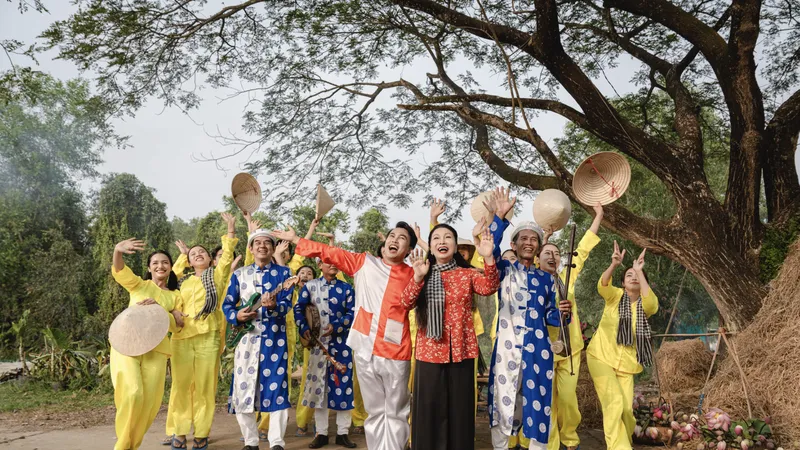 NSND Bạch Tuyết kết hợp ca sĩ Hồ Phi Nal tung ca khúc tết
