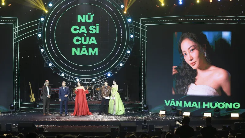 Tăng Duy Tân, Hòa Minzy, Văn Mai Hương, Hứa Kim Tuyền “gom” giải thưởng tại Làn Sóng Xanh lần thứ 26 