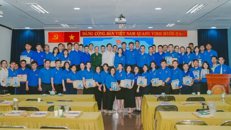 Tuyên dương 80 gương cán bộ đoàn tiêu biểu nhận Giải thưởng “Sao Tháng Ba” năm 2024