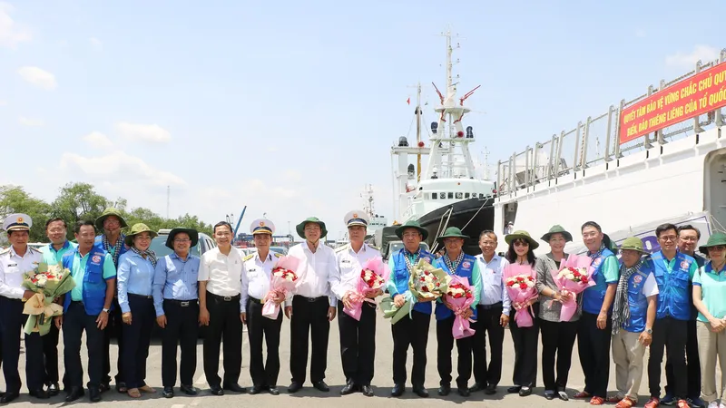 Đoàn Công tác số 12 - TPHCM kết thúc chuyến hải trình thăm Trường Sa và Nhà giàn DK1