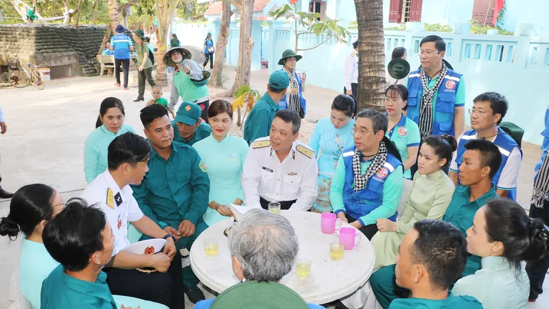 Đoàn công tác số 12 - TPHCM thăm cán bộ, chiến sĩ và nhân dân huyện đảo Trường Sa, Nhà giàn DK1