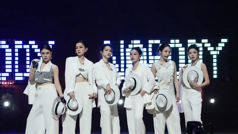 Nghệ sĩ Việt Nam Suni Hạ Linh biểu diễn bùng nổ tại "Đạp gió 2024"