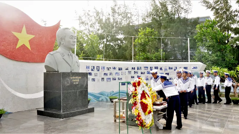 Lữ đoàn 146 Vùng 4 Hải quân tổ chức các hoạt động đền ơn đáp nghĩa