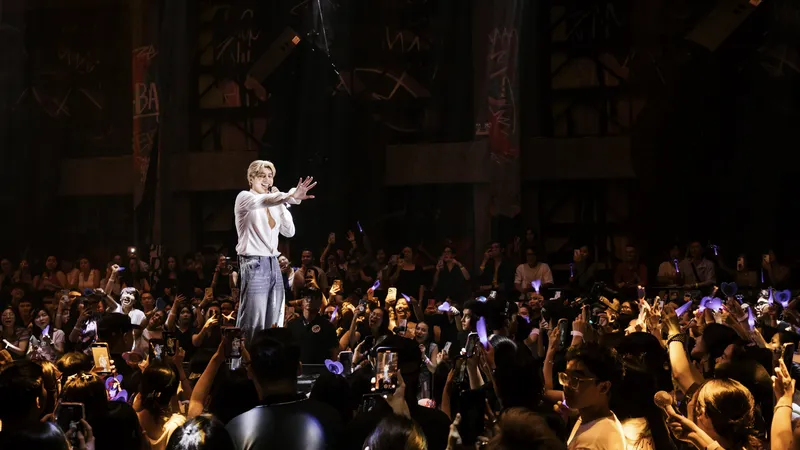Noo Phước Thịnh hát live 20 ca khúc tại đêm nhạc “Noo’s Special Night”